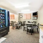 Super 8 By Wyndham Hays Ks 