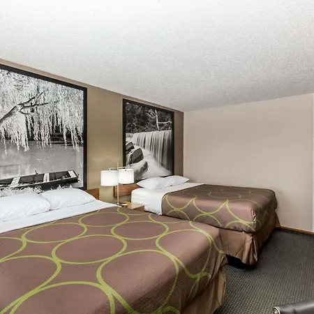 Hotel Super 8 By Wyndham Hays Ks Exterior foto